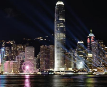 安全钩等防护设备保障高空蜘蛛人安全制作灯光秀