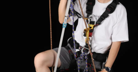 抓绳器分为上升和低角度辅助行进两种方式