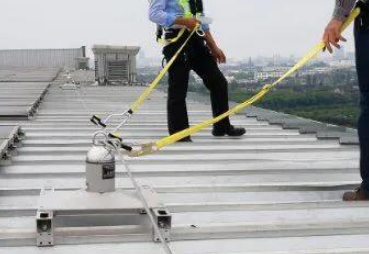 屋顶安全钩怎么和屋顶梯子结合使用